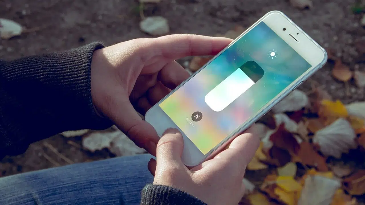Akıllı Telefon Şarjı Neden Hızlı Bitiyor? 10 Neden ve Çözüm 2 Aşırı Ekran Parlaklığı