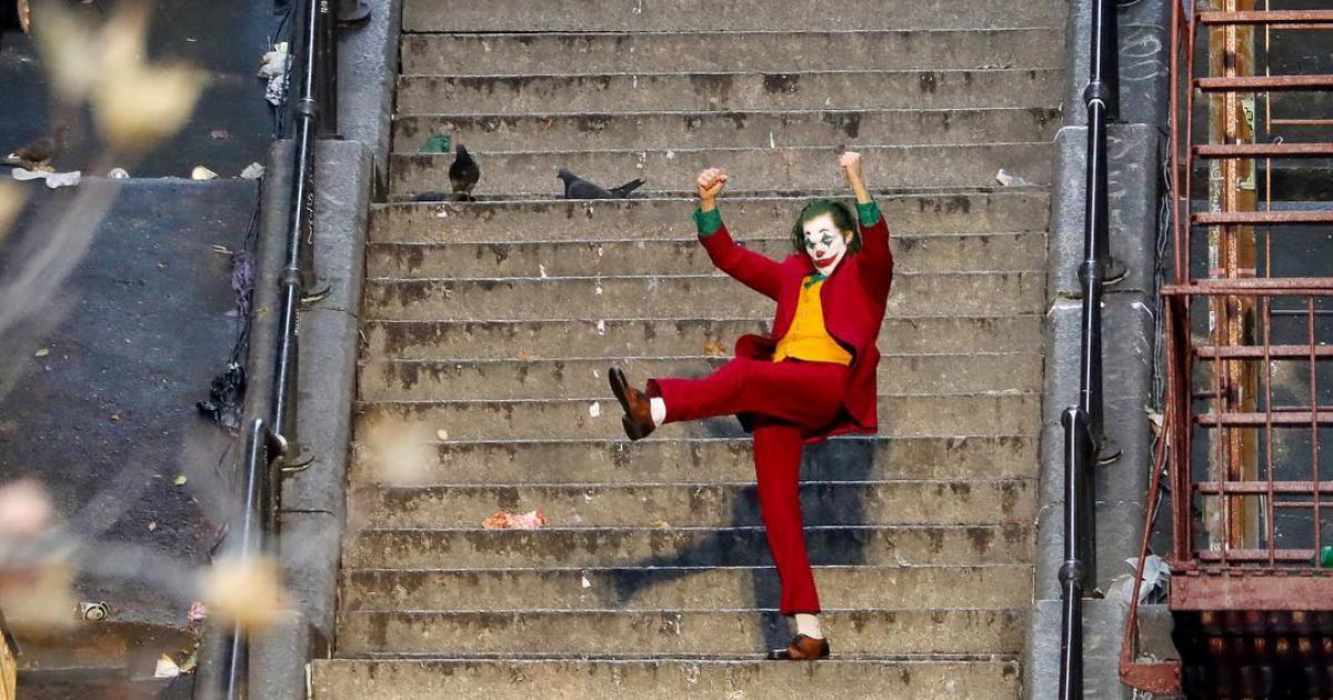 Bu Film Sahneleri Aslında Gerçekten Yaşandı! 7 Joker (2019) – Merdiven Dansı